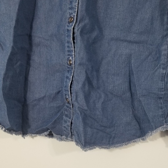 Maurices Ombre Jean Button Up Blouse. Super Soft! Bottom & Cuff Fringe. Size XS. - Picture 3 of 9